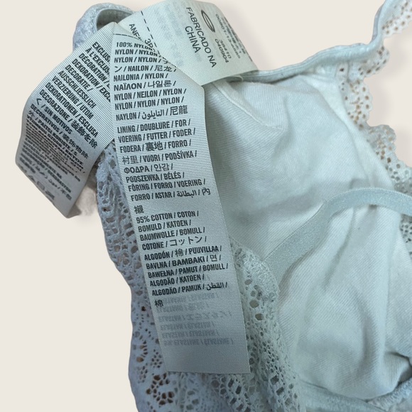 3/$30 ✨ Gilly Hicks Off-White Frilly Ruching Lace Unlined Bralette Size SMALL - Picture 5 of 6